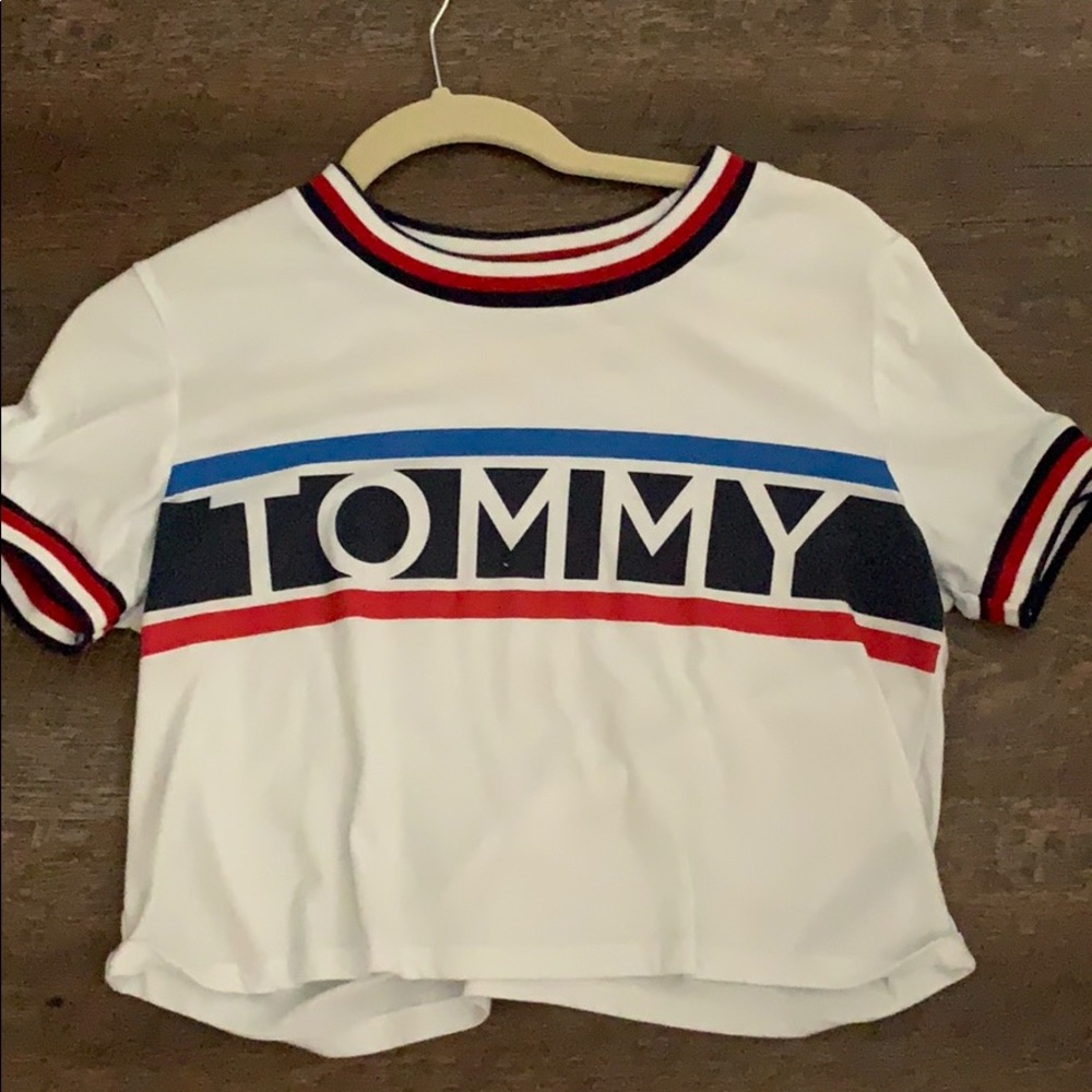 tommy crop top